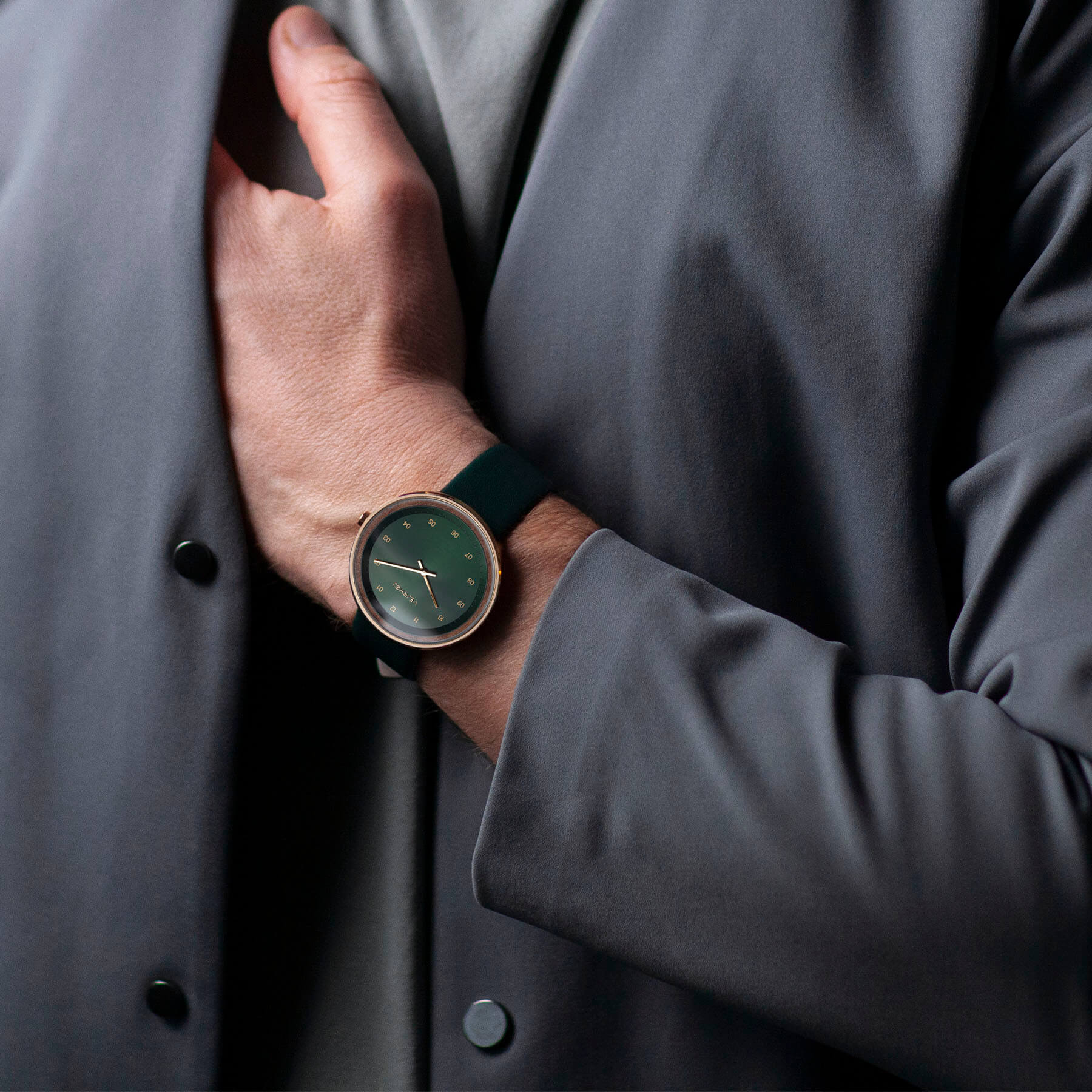 Emerald Men's design watch, green dial & wood and steel fusion.