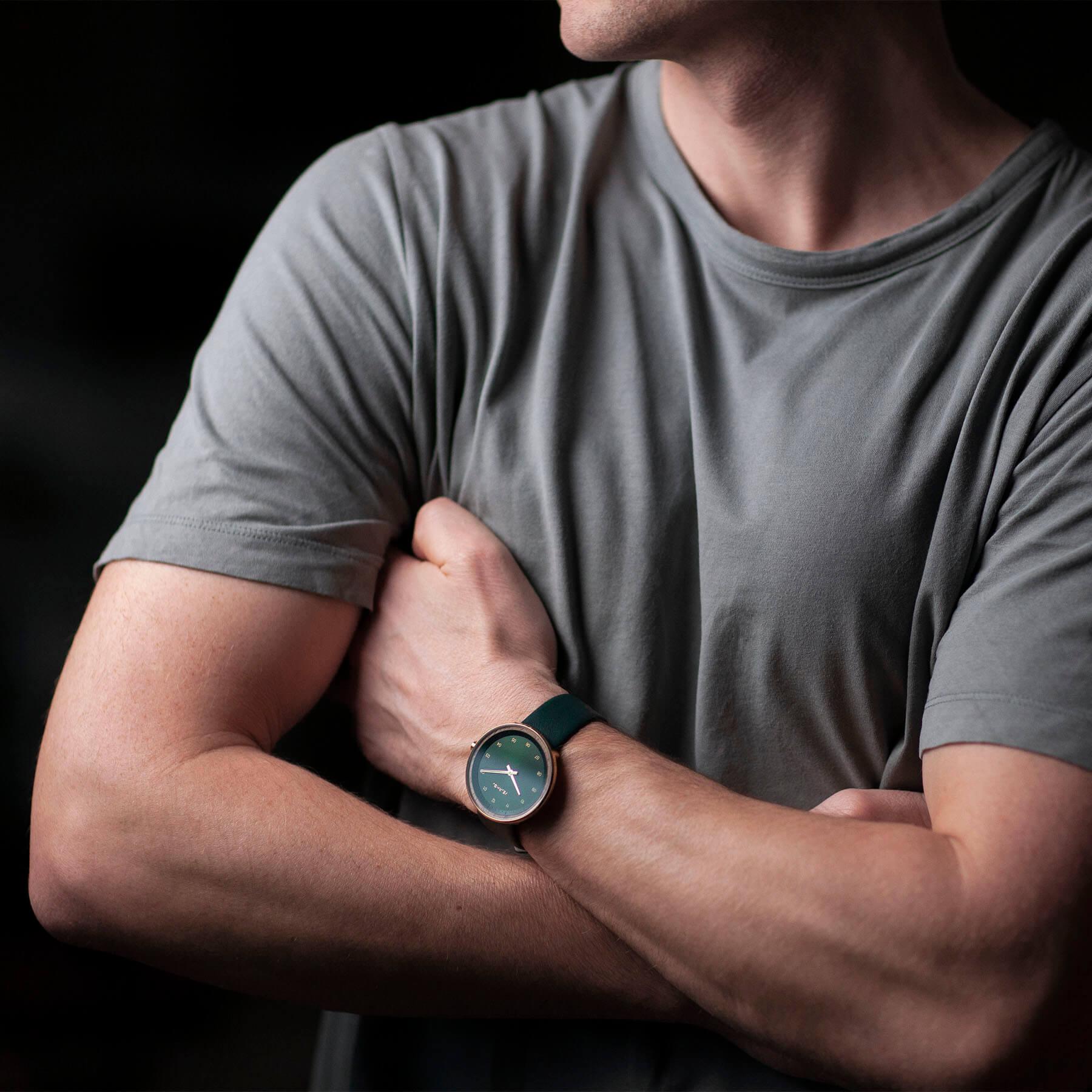 Emerald men's watches, popular for their stylish design and high-precision quartz movement