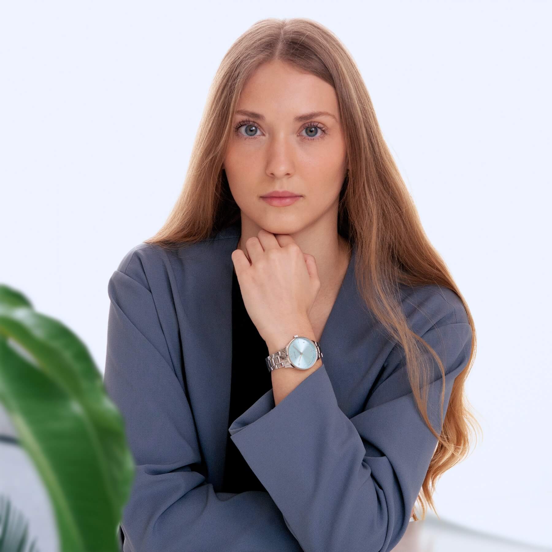 Woman wearing VEJRHØJ Petite Royal Blue, Scandinavian design watch with sunray blue dial and stainless steel belt for a simple outfit.