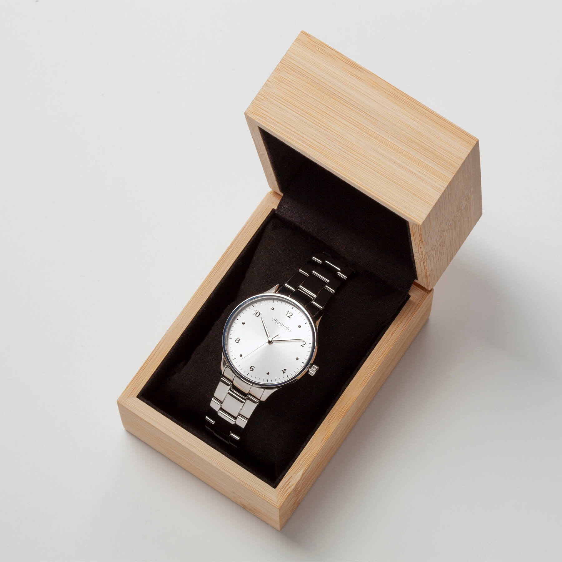 VEJRHØJ's Petite Royal Blue, an elegant gift watch in a natural Scandinavian bamboo box.
