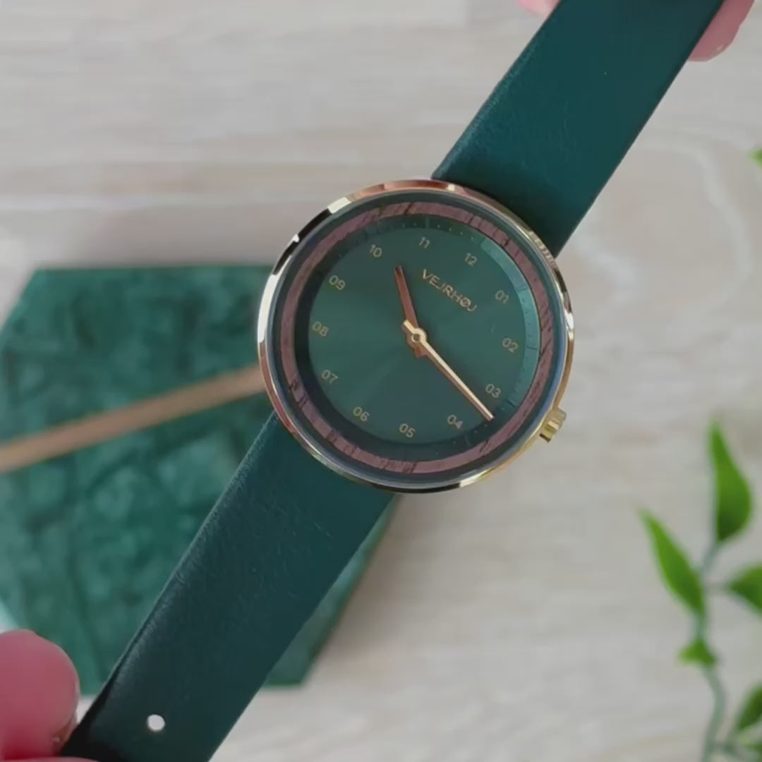 Green ladies' watch with golden case and golden hour markings VEJRHØJ