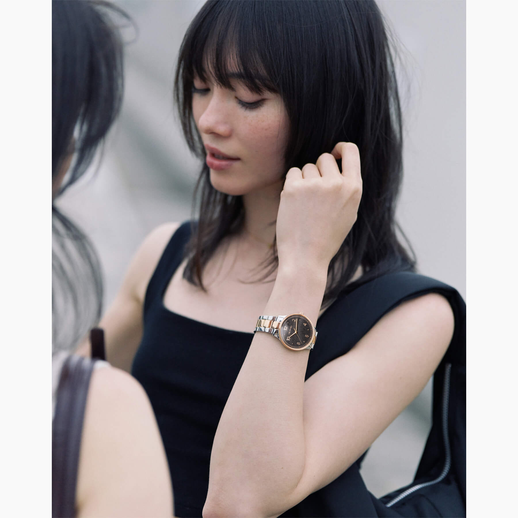 Vejrhøj's Petite Royal Black Rose, an elegant rose gold and black ladies' watch to match monotone fashion