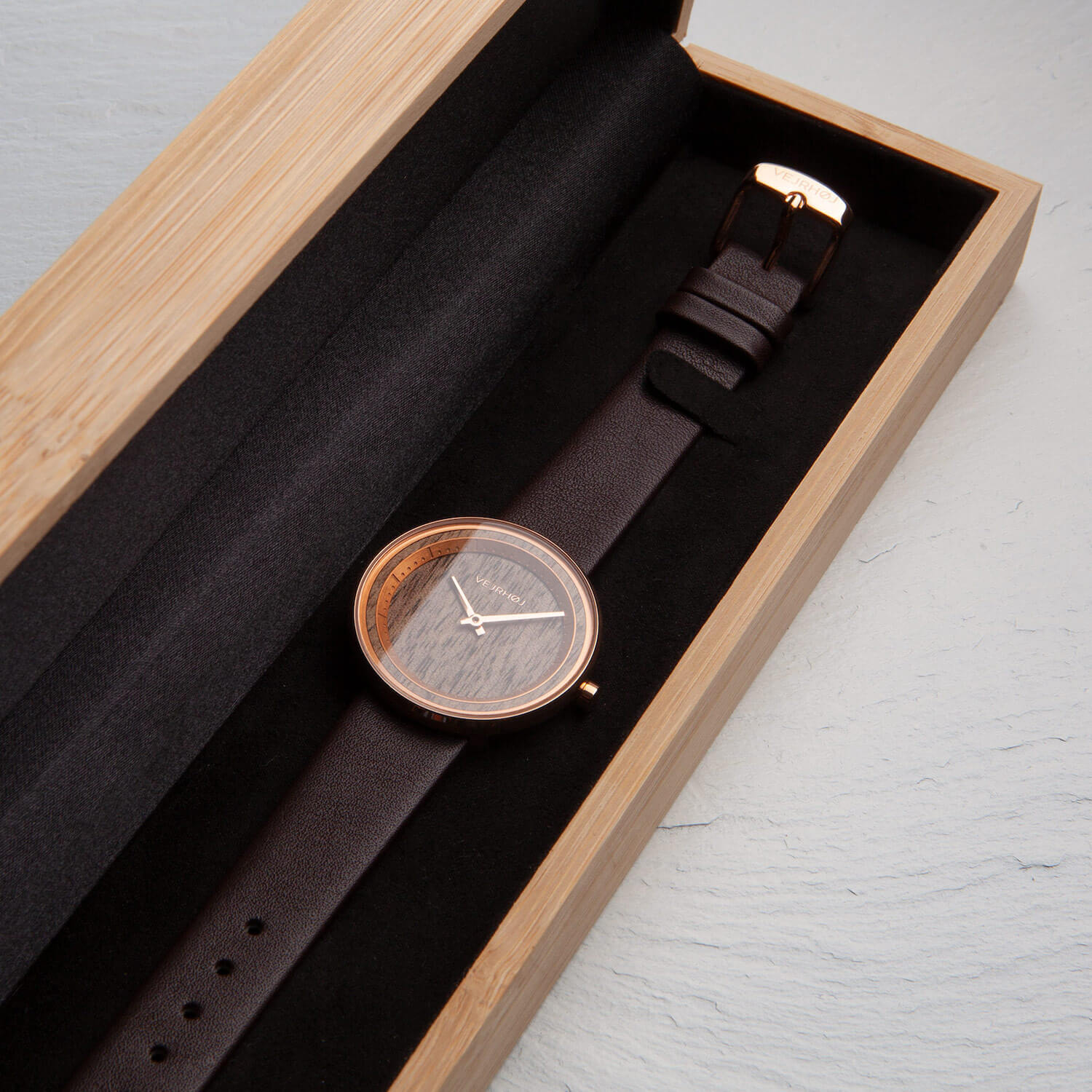 Petite The ROSE watch VEJRHØJ in a wooden box